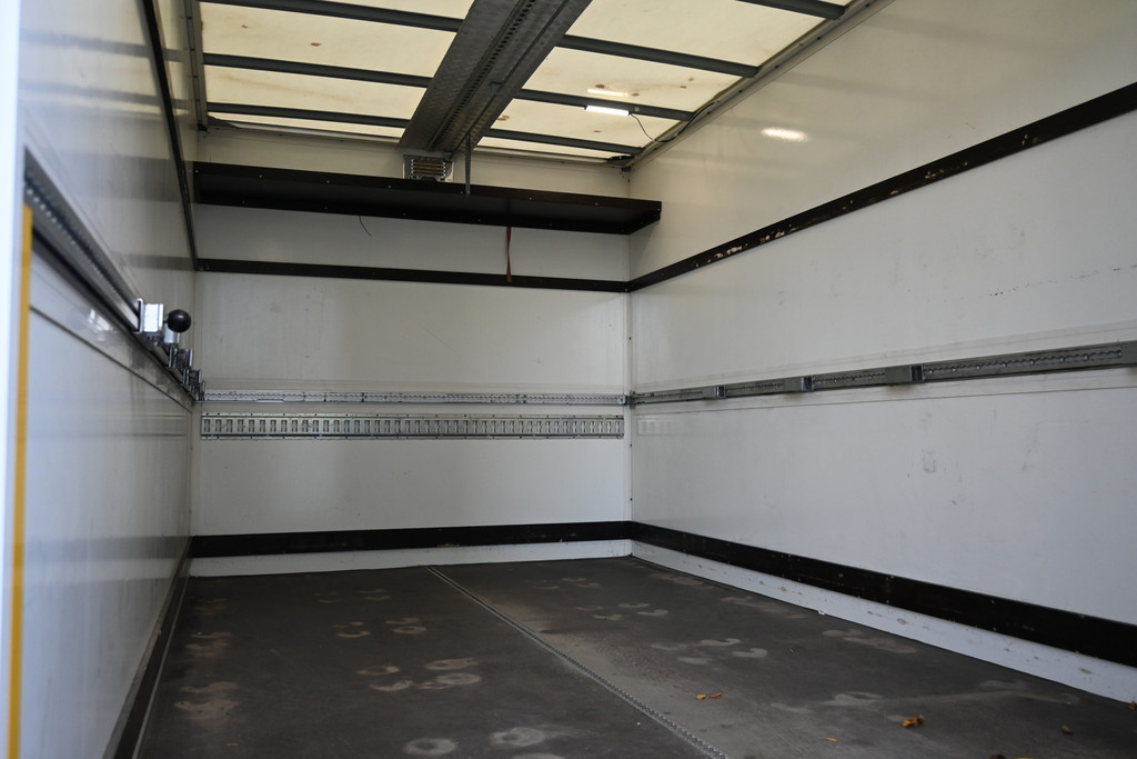 Mercedes-Benz Sprinter 4