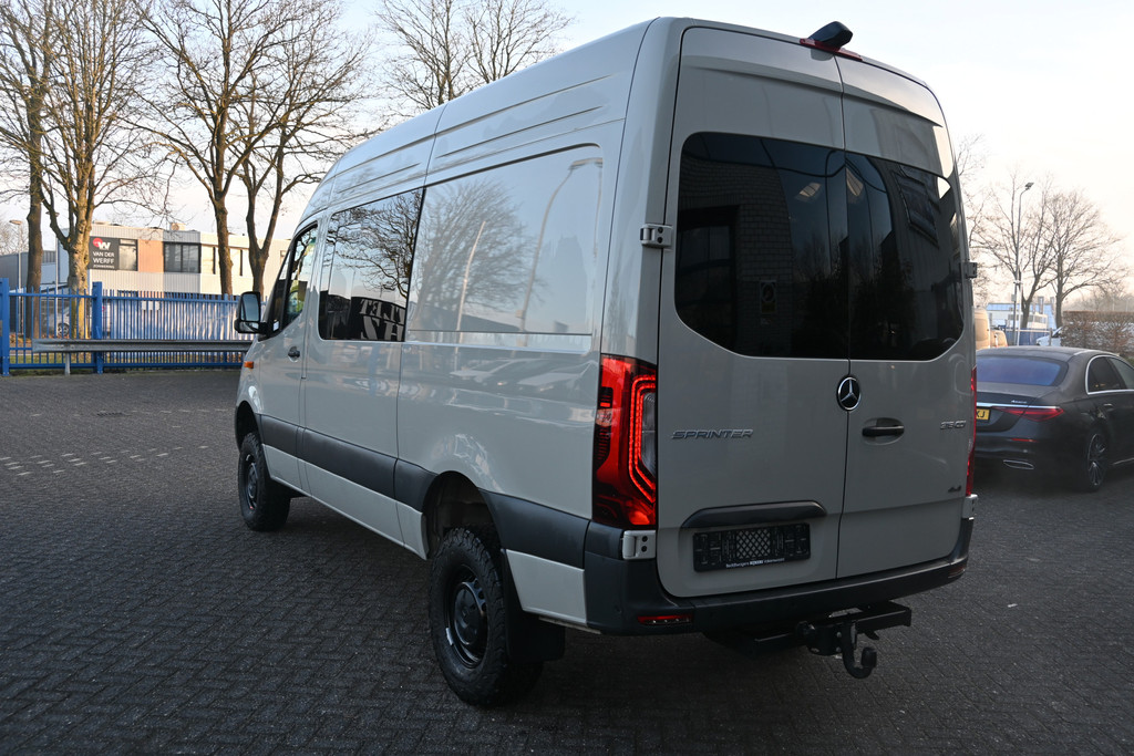 Mercedes-Benz Sprinter 14