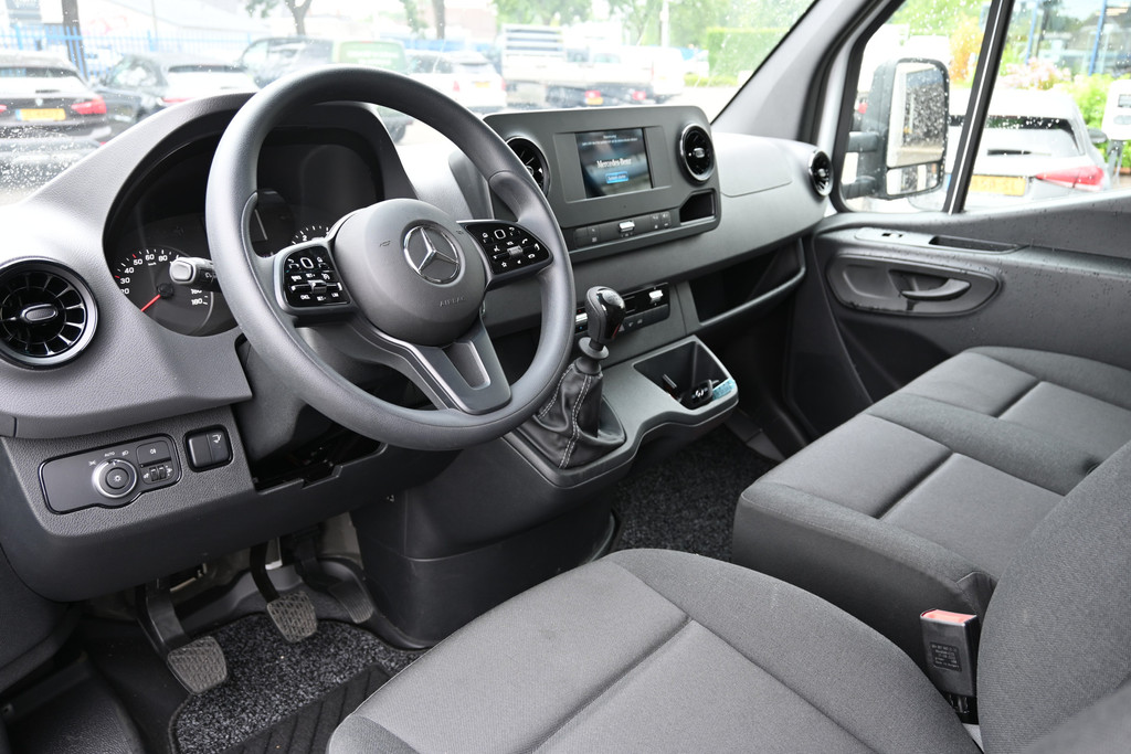 Mercedes-Benz Sprinter 4
