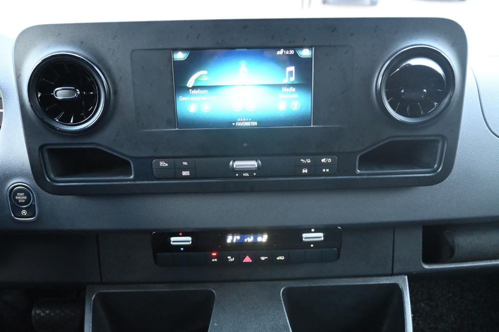 Mercedes-Benz Sprinter 4