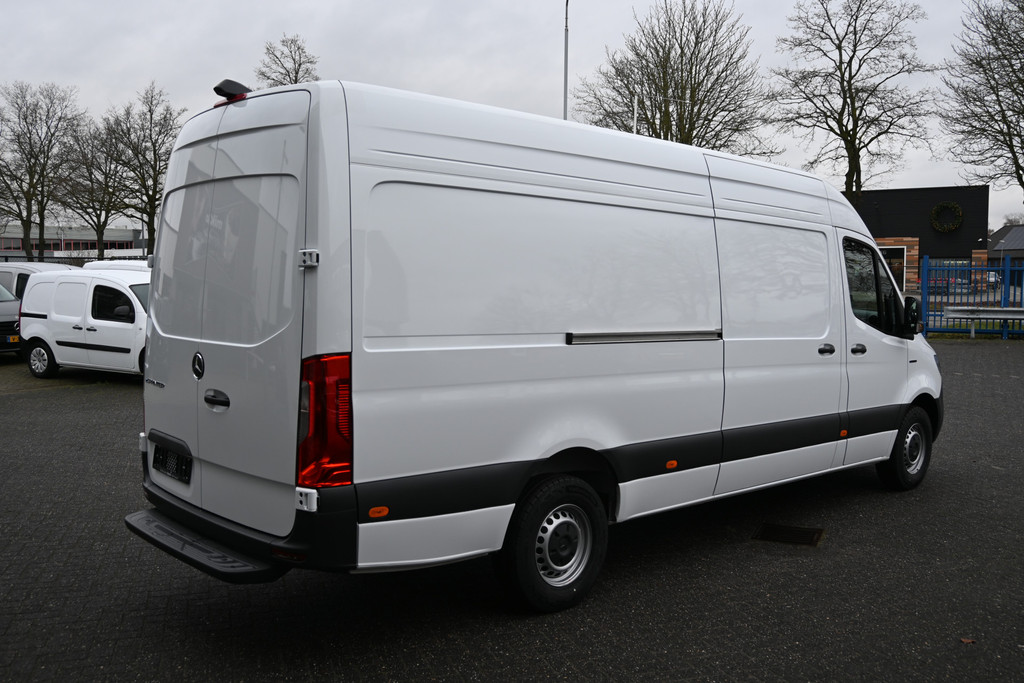 Mercedes-Benz eSprinter 4