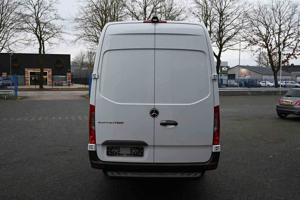 Mercedes-Benz eSprinter 5