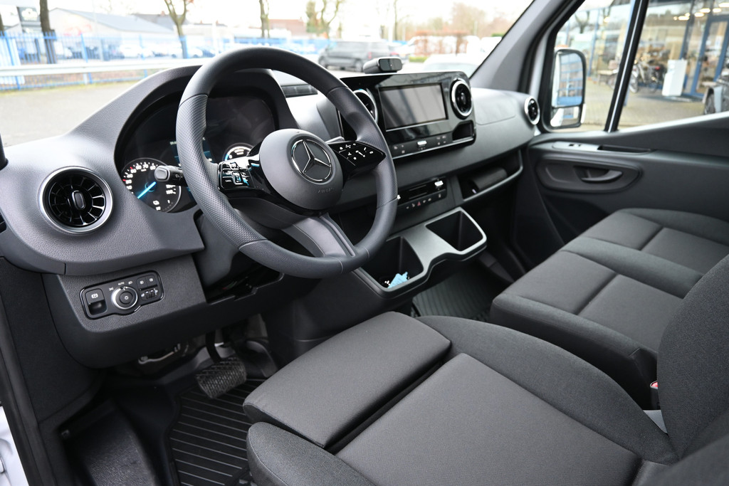 Mercedes-Benz eSprinter 8