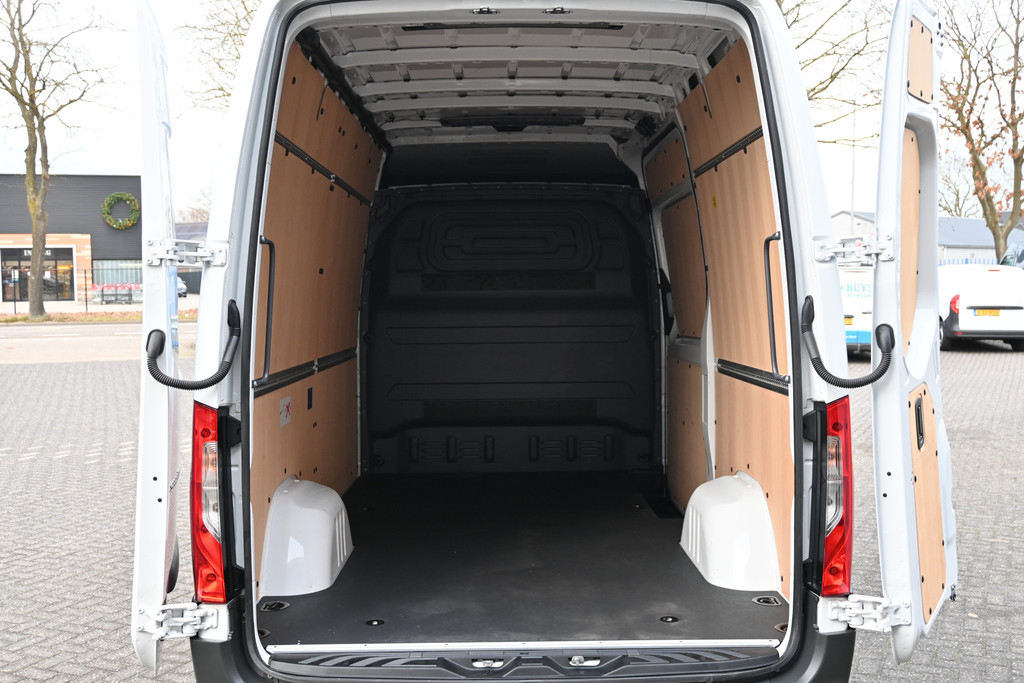 Mercedes-Benz Sprinter 8