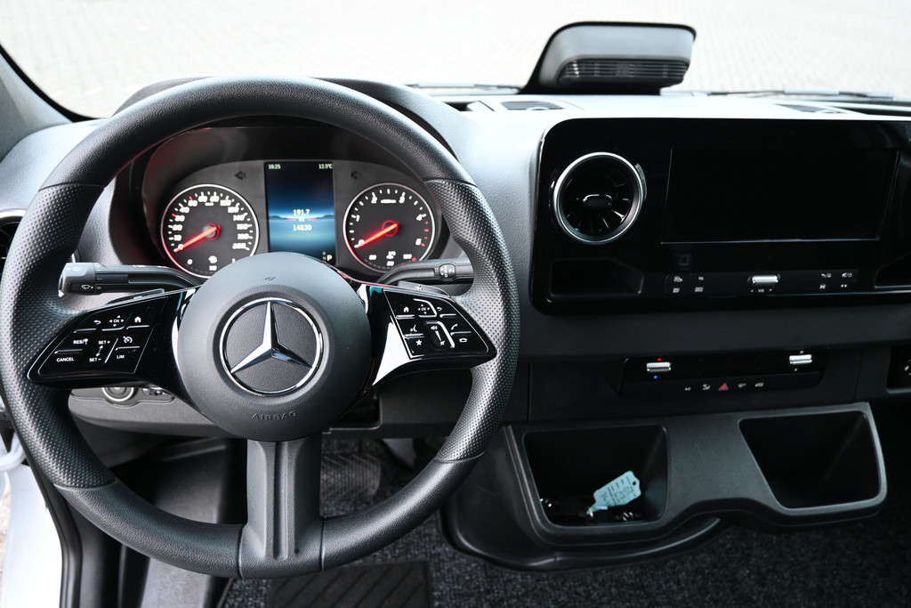 Mercedes-Benz Sprinter 11