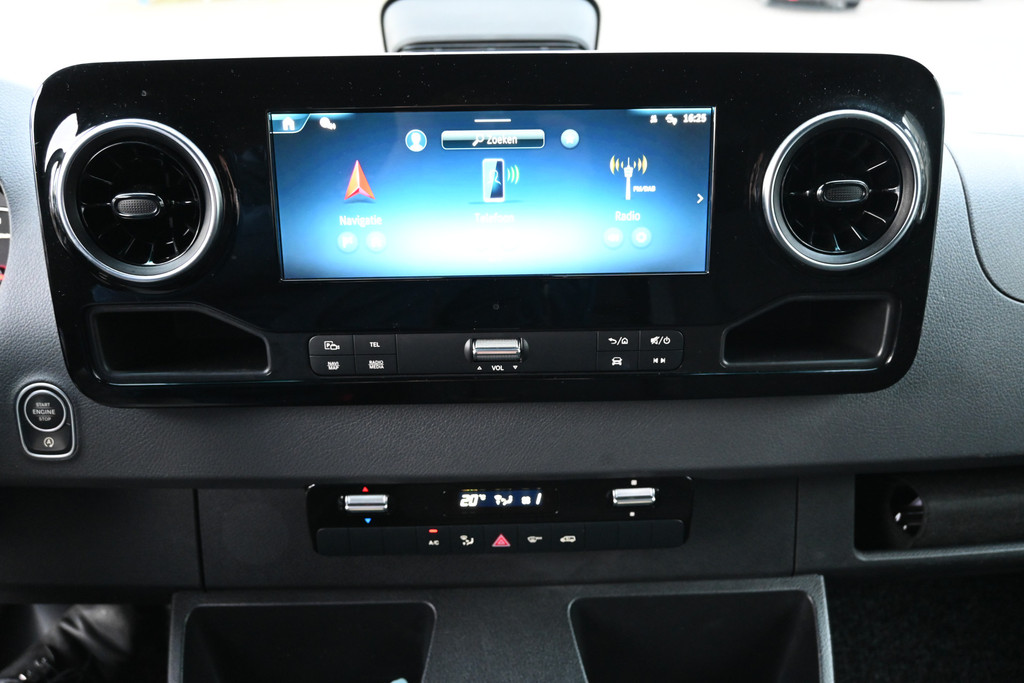 Mercedes-Benz Sprinter 14