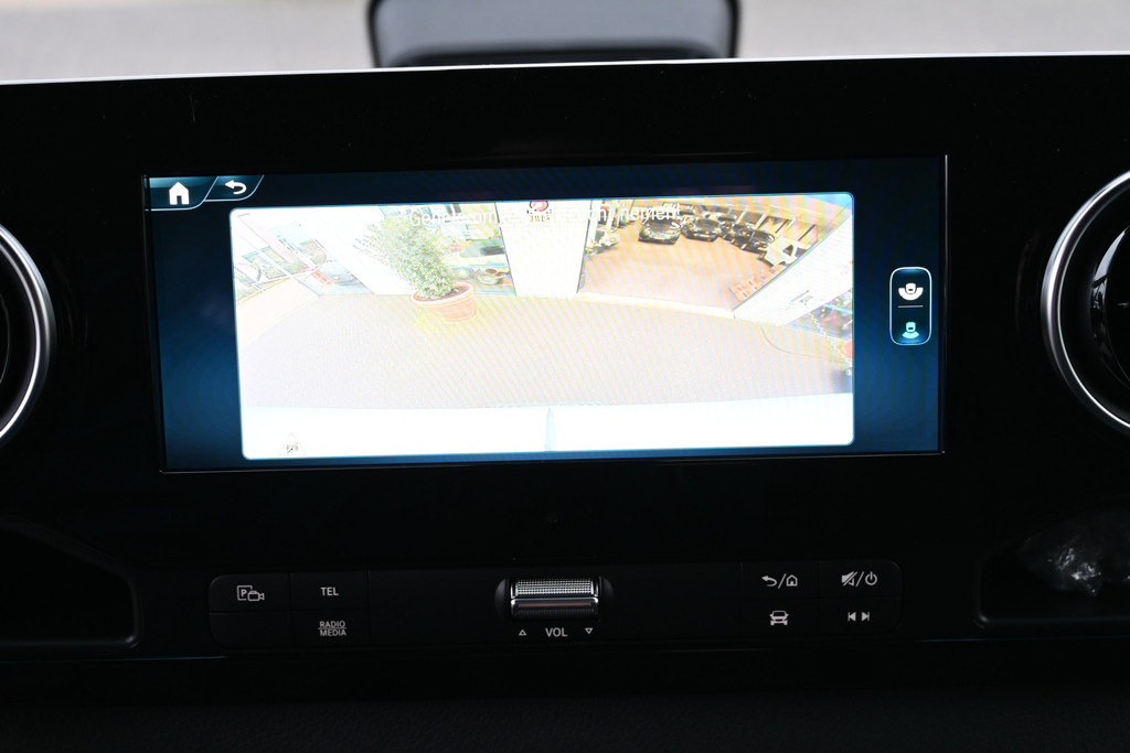 Mercedes-Benz eSprinter 11