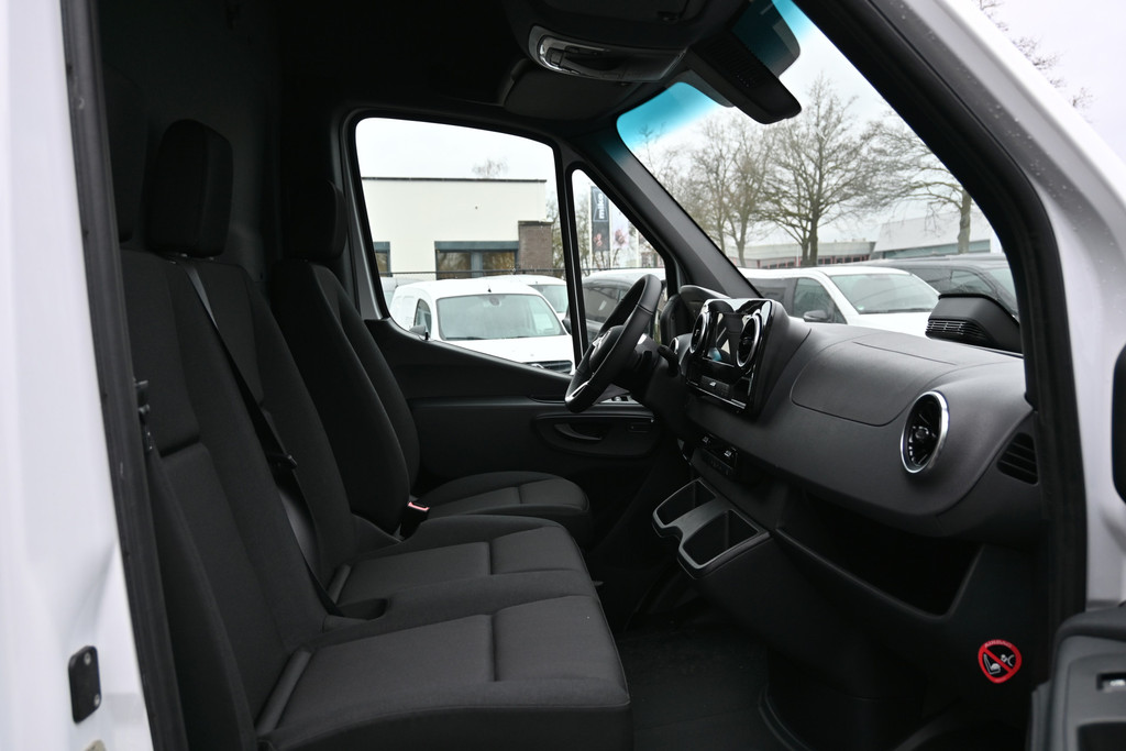 Mercedes-Benz eSprinter 4