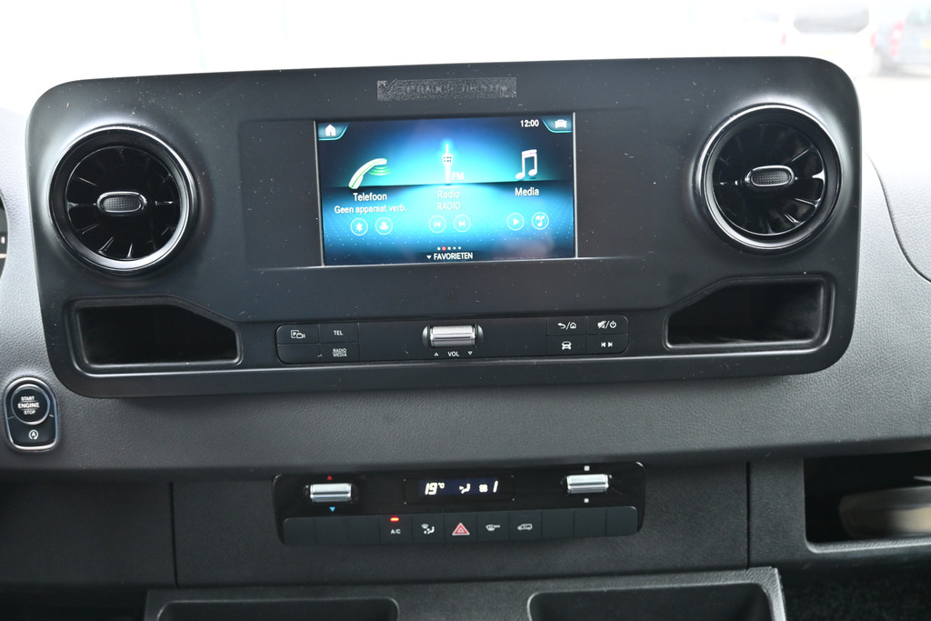 Mercedes-Benz Sprinter 4