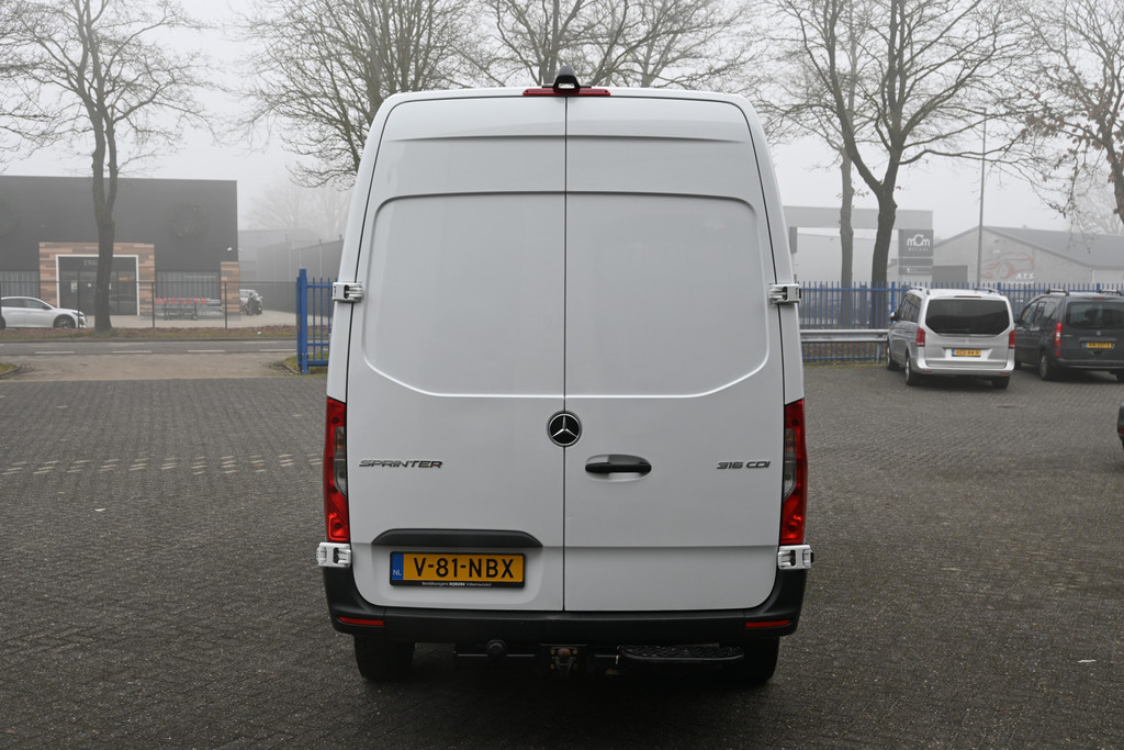 Mercedes-Benz Sprinter 9