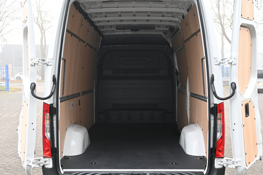 Mercedes-Benz Sprinter 12