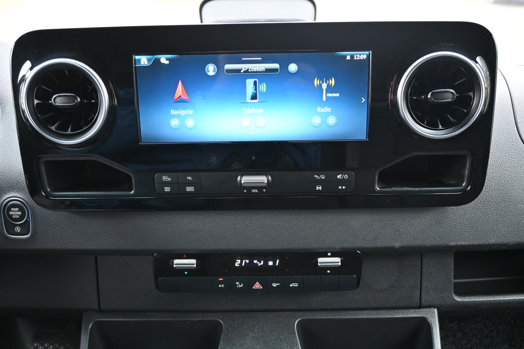 Mercedes-Benz Sprinter 4