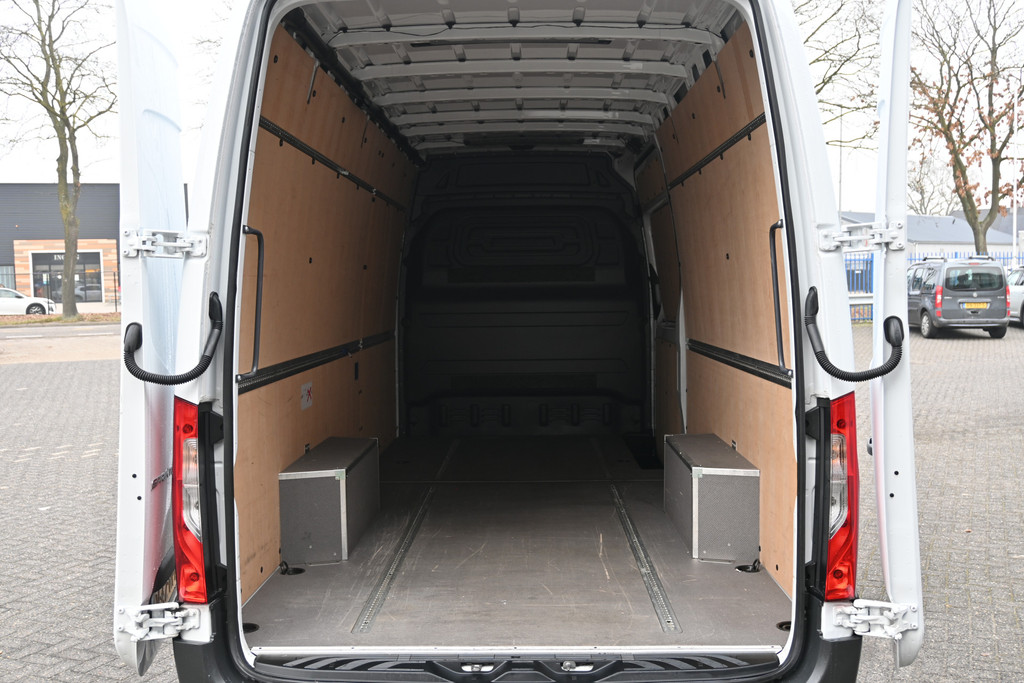 Mercedes-Benz Sprinter 12
