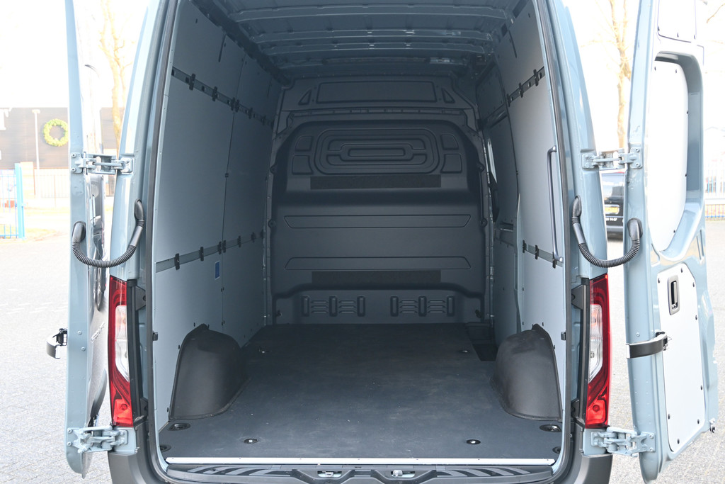 Mercedes-Benz Sprinter 12