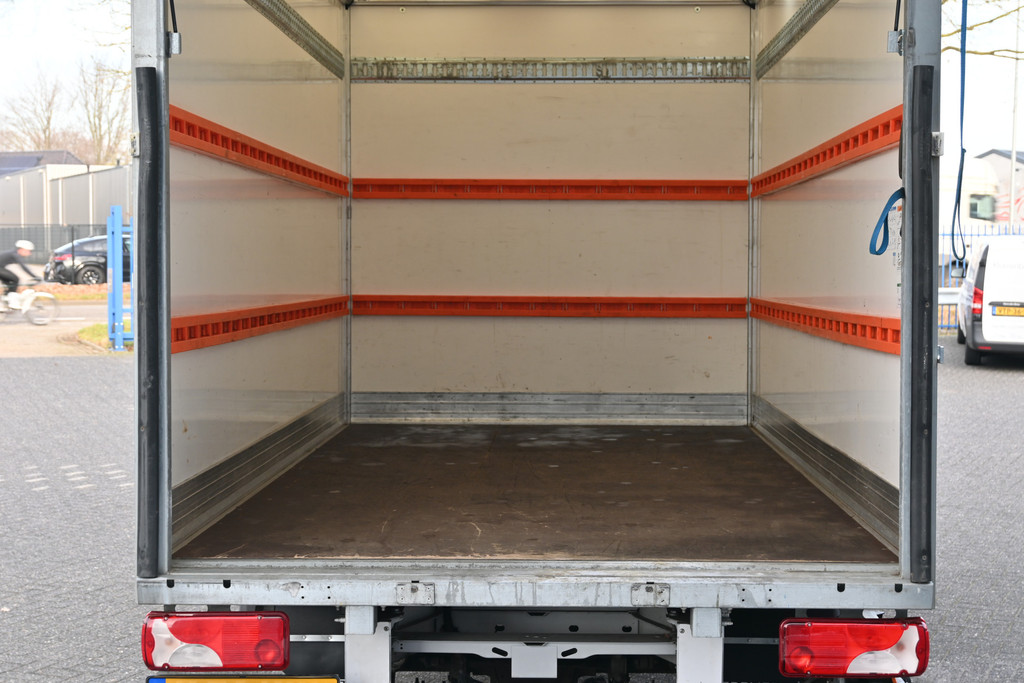 Mercedes-Benz Sprinter 10