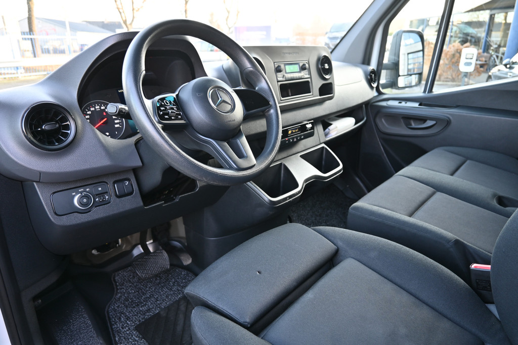 Mercedes-Benz Sprinter 4