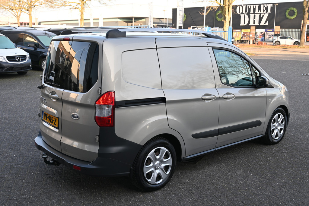 Ford Transit Courier 2