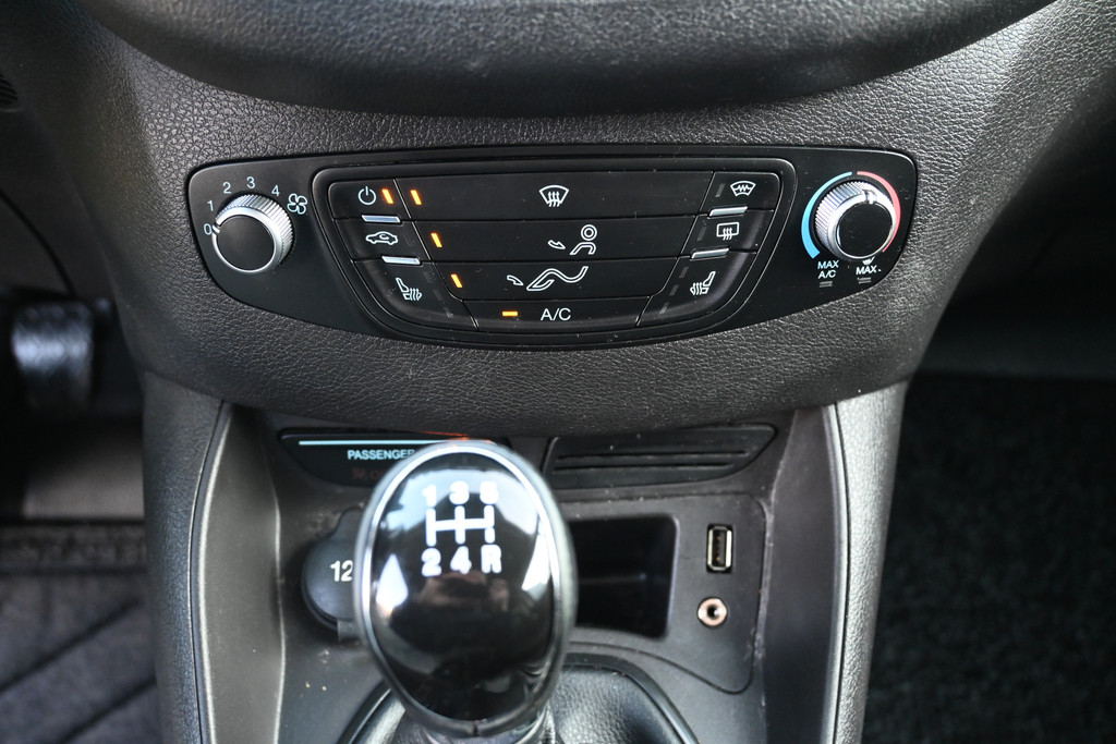 Ford Transit Courier 4