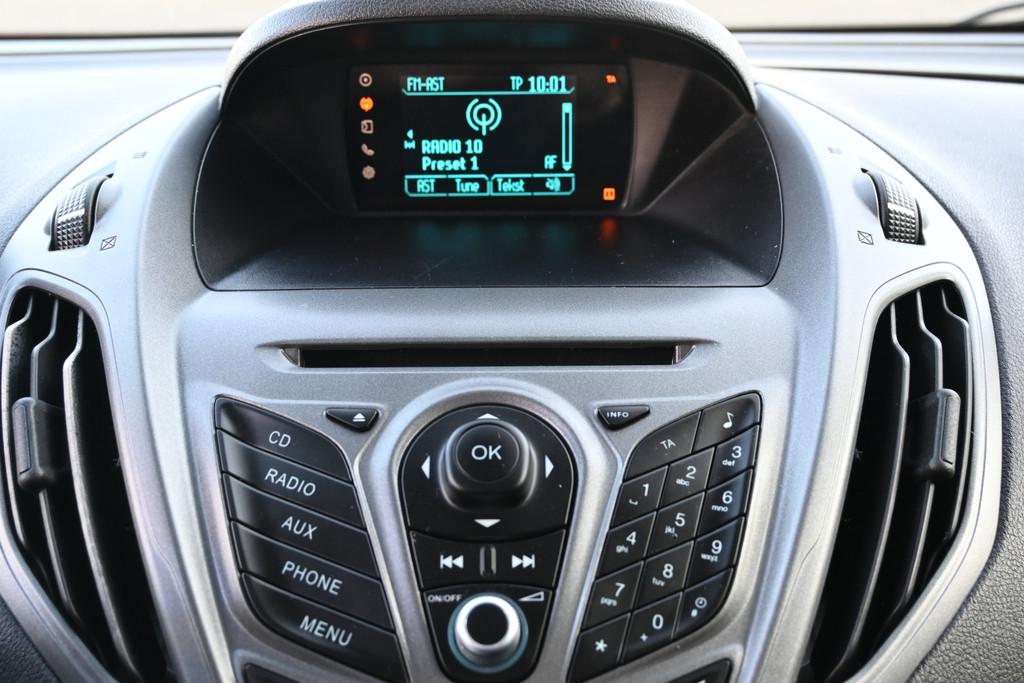 Ford Transit Courier 5