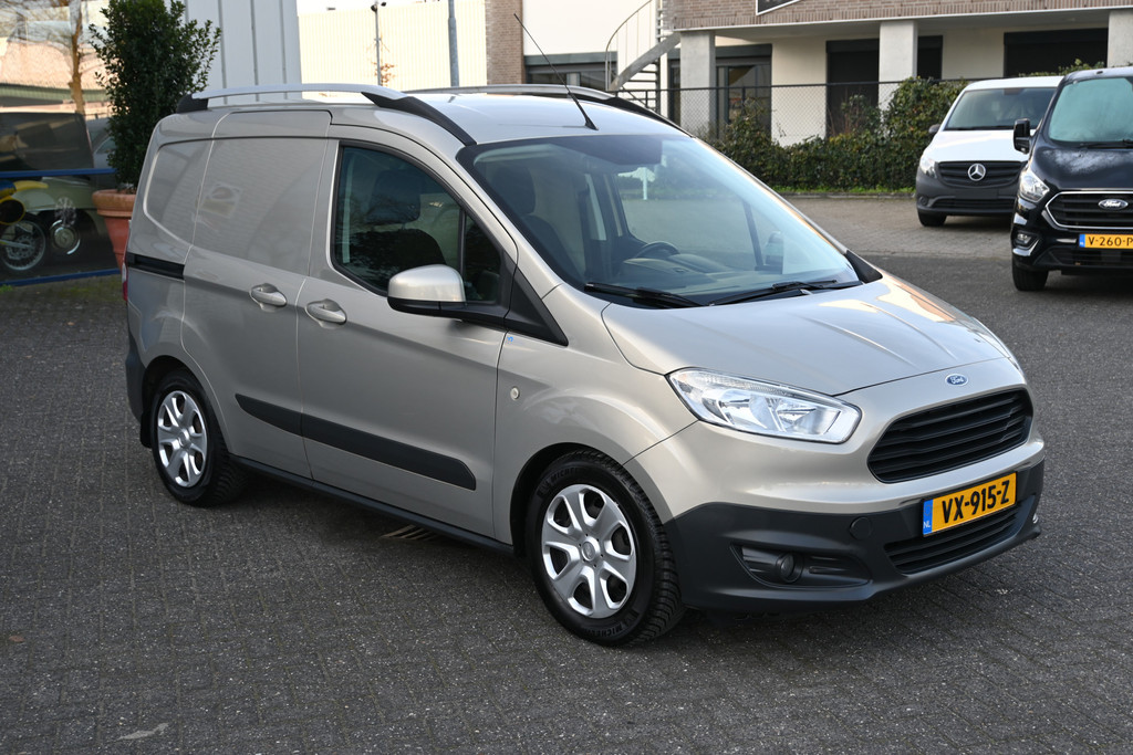 Ford Transit Courier 7