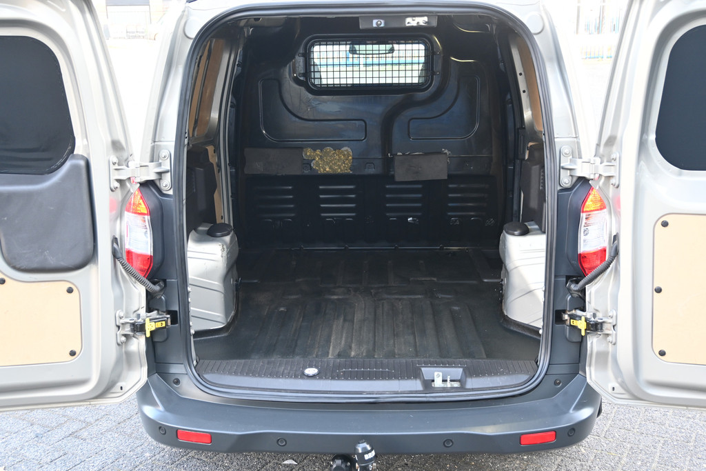Ford Transit Courier 9