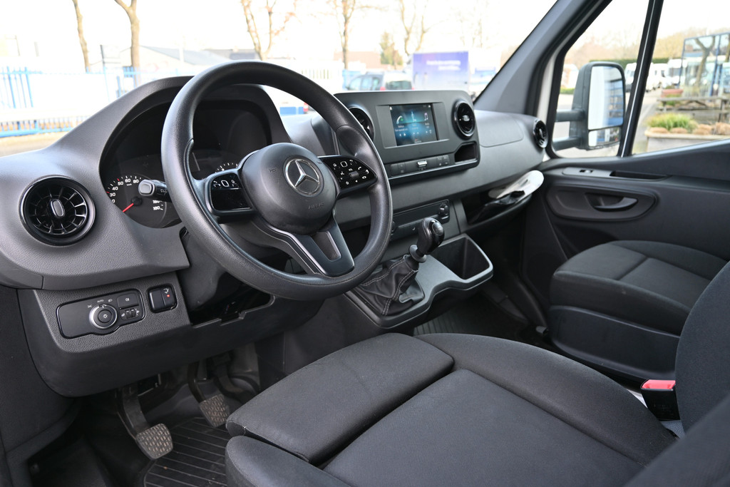 Mercedes-Benz Sprinter 4