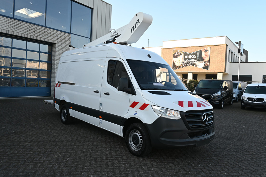 Mercedes-Benz Sprinter 11