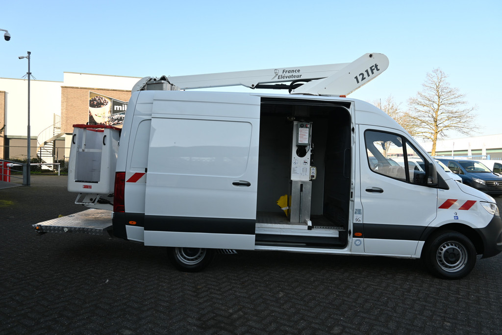 Mercedes-Benz Sprinter 2