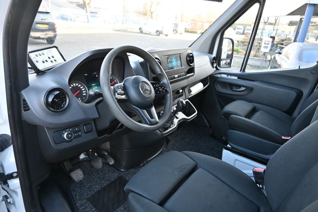 Mercedes-Benz Sprinter 4