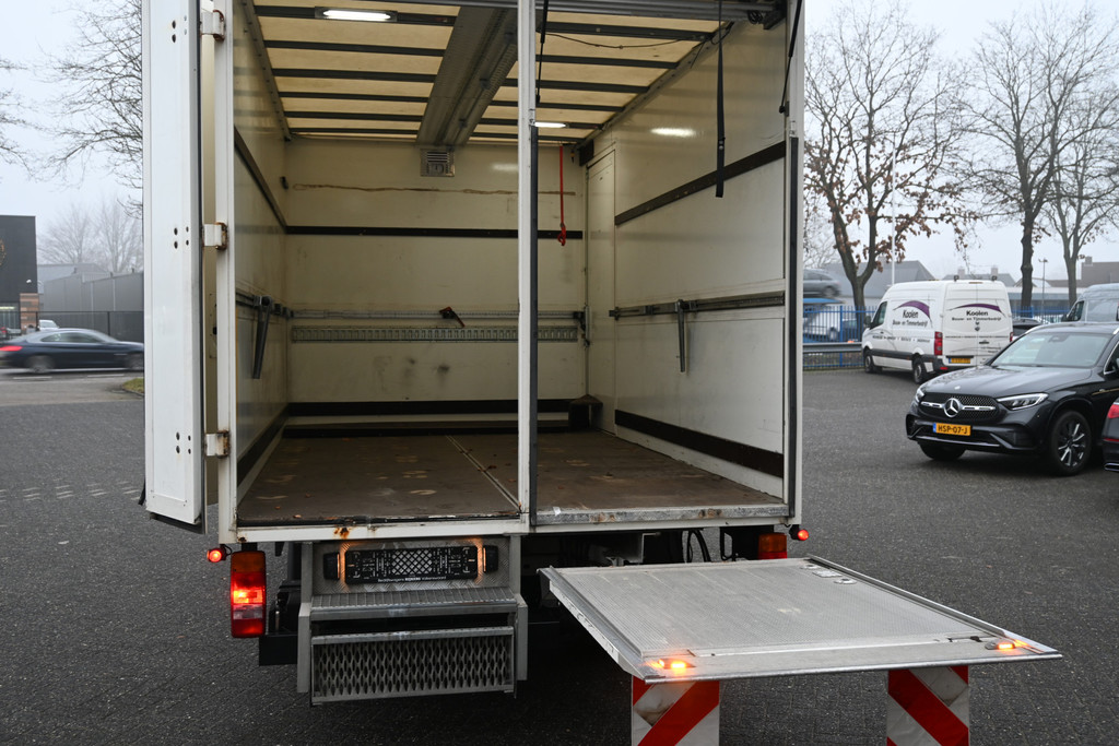 Mercedes-Benz Sprinter 11