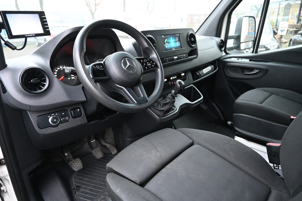 Mercedes-Benz Sprinter 4