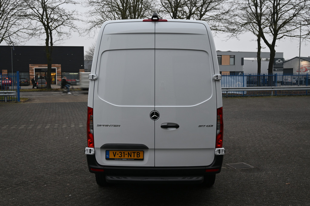 Mercedes-Benz Sprinter 10