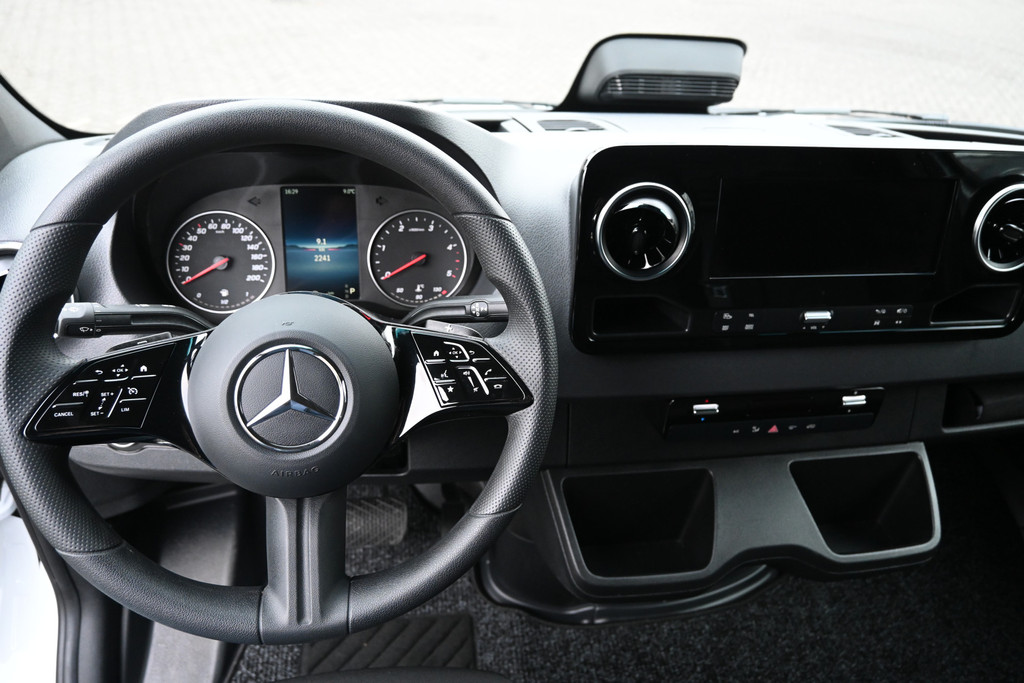 Mercedes-Benz Sprinter 13