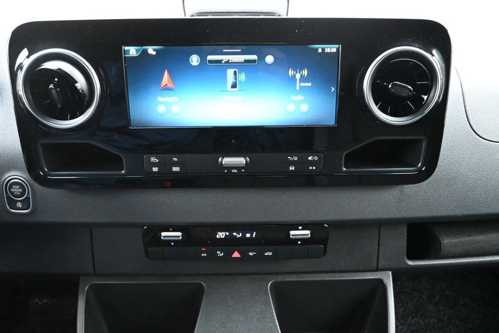 Mercedes-Benz Sprinter 4