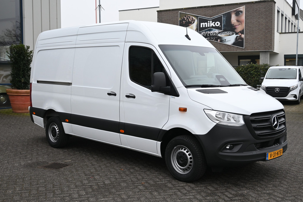 Mercedes-Benz Sprinter 8
