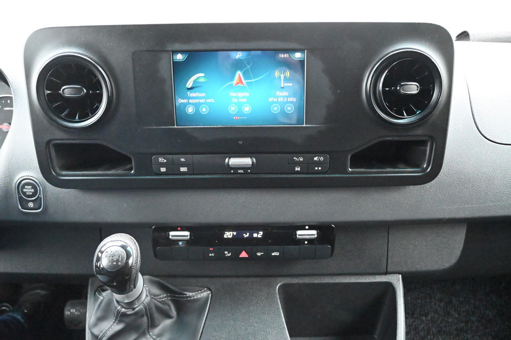 Mercedes-Benz Sprinter 4