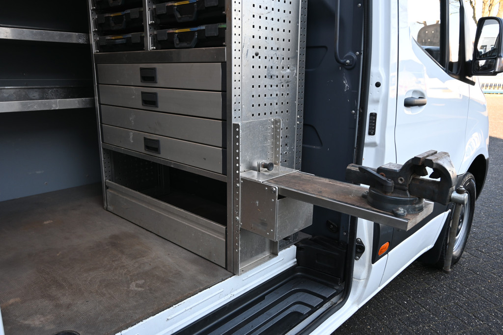 Mercedes-Benz Sprinter 11