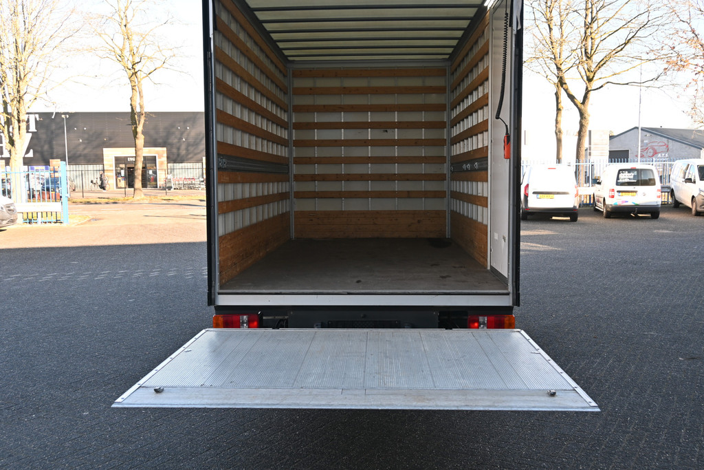 Mercedes-Benz Sprinter 11