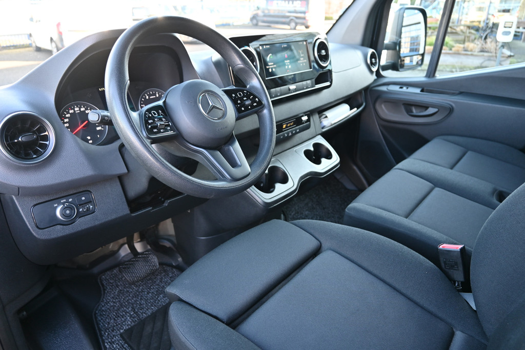 Mercedes-Benz Sprinter 4