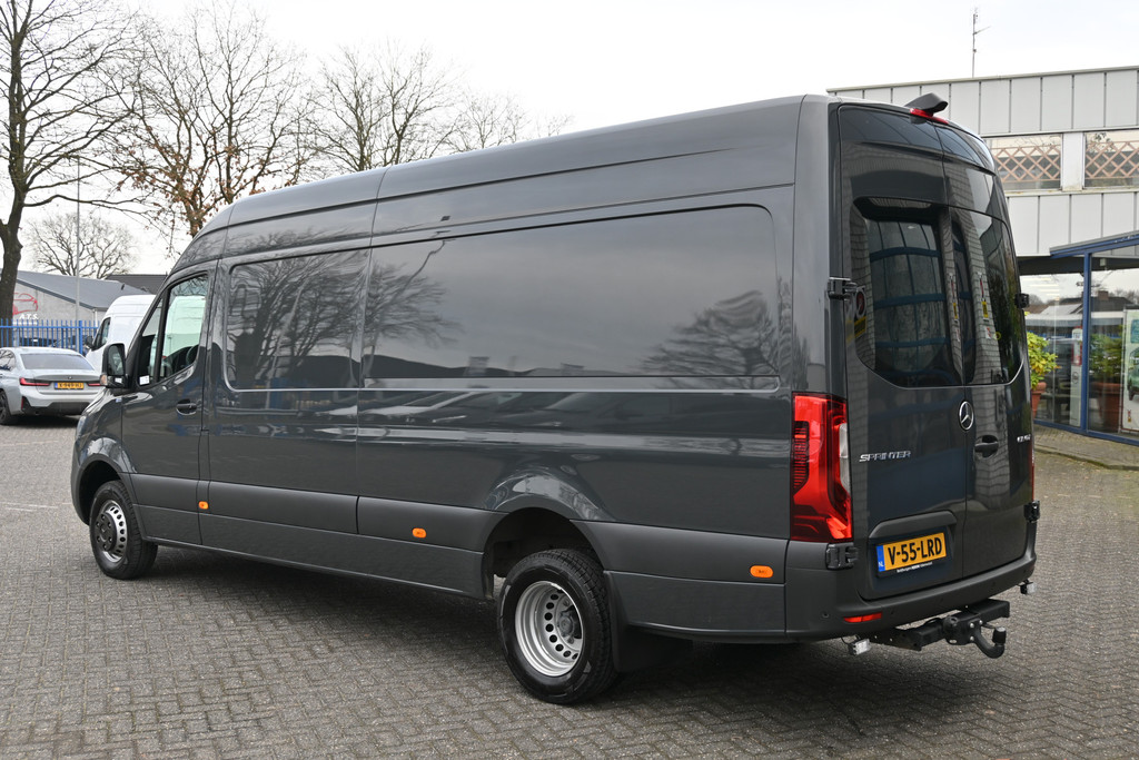 Mercedes-Benz Sprinter 11