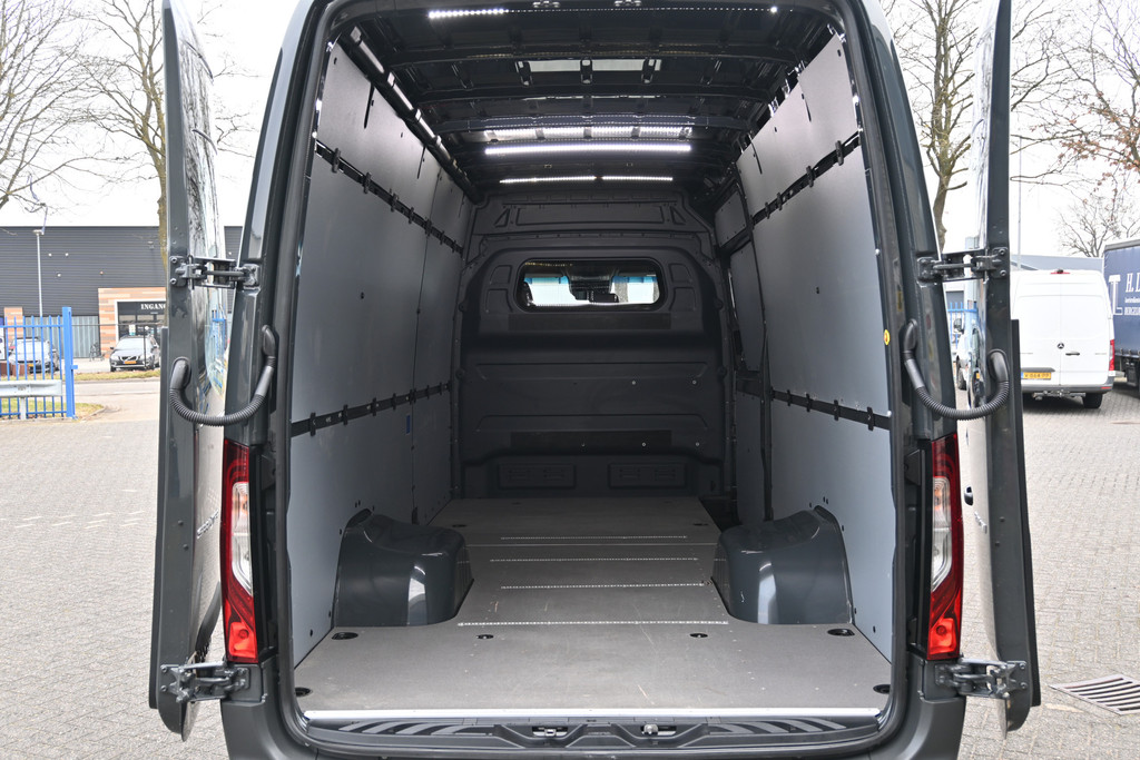 Mercedes-Benz Sprinter 13