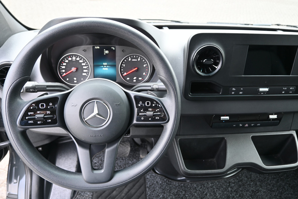 Mercedes-Benz Sprinter 14
