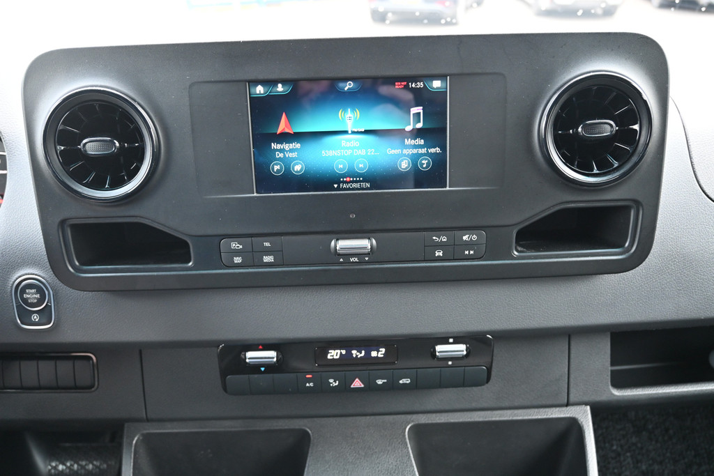 Mercedes-Benz Sprinter 4