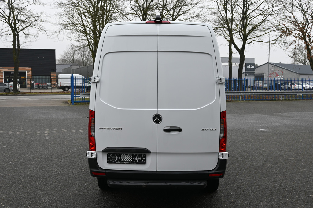 Mercedes-Benz Sprinter 11