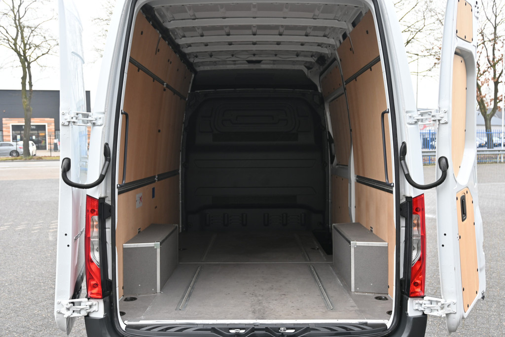 Mercedes-Benz Sprinter 12