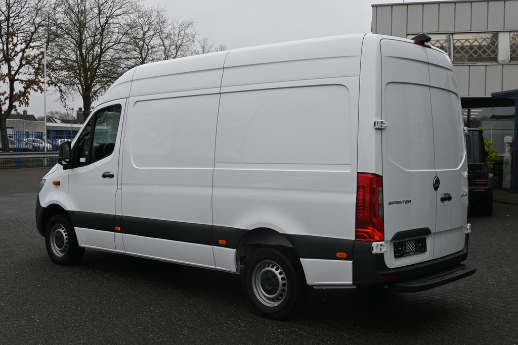 Mercedes-Benz Sprinter 10