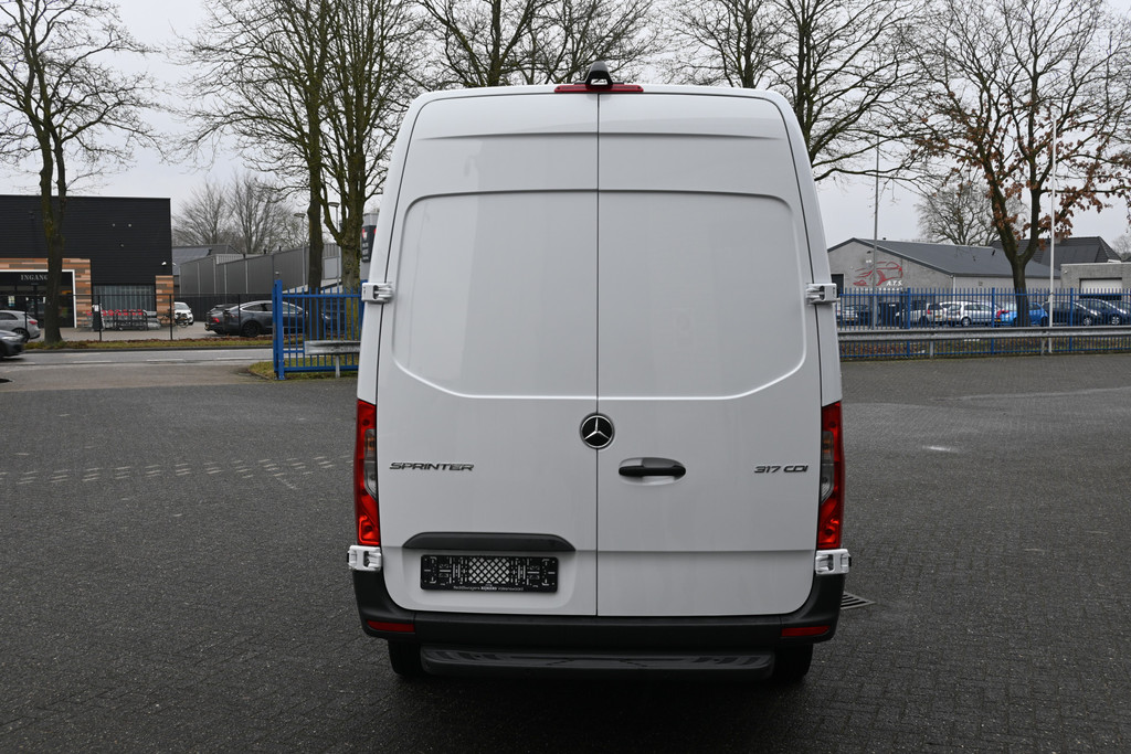 Mercedes-Benz Sprinter 11