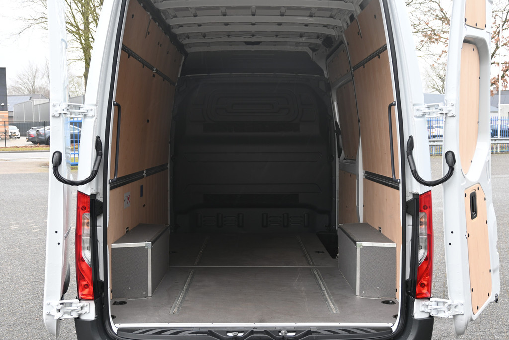 Mercedes-Benz Sprinter 12