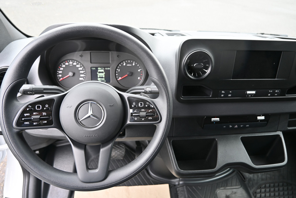 Mercedes-Benz Sprinter 14