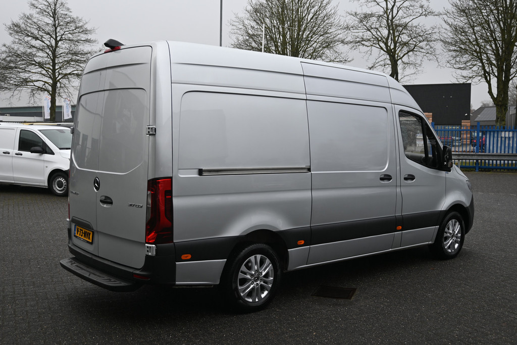 Mercedes-Benz Sprinter 2